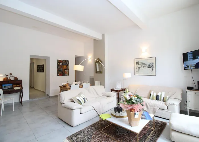 T3 Appartement HYPERCENTRE PROCHE COMMERCE- PARKING - 2 Chambres Wifi Gratuit